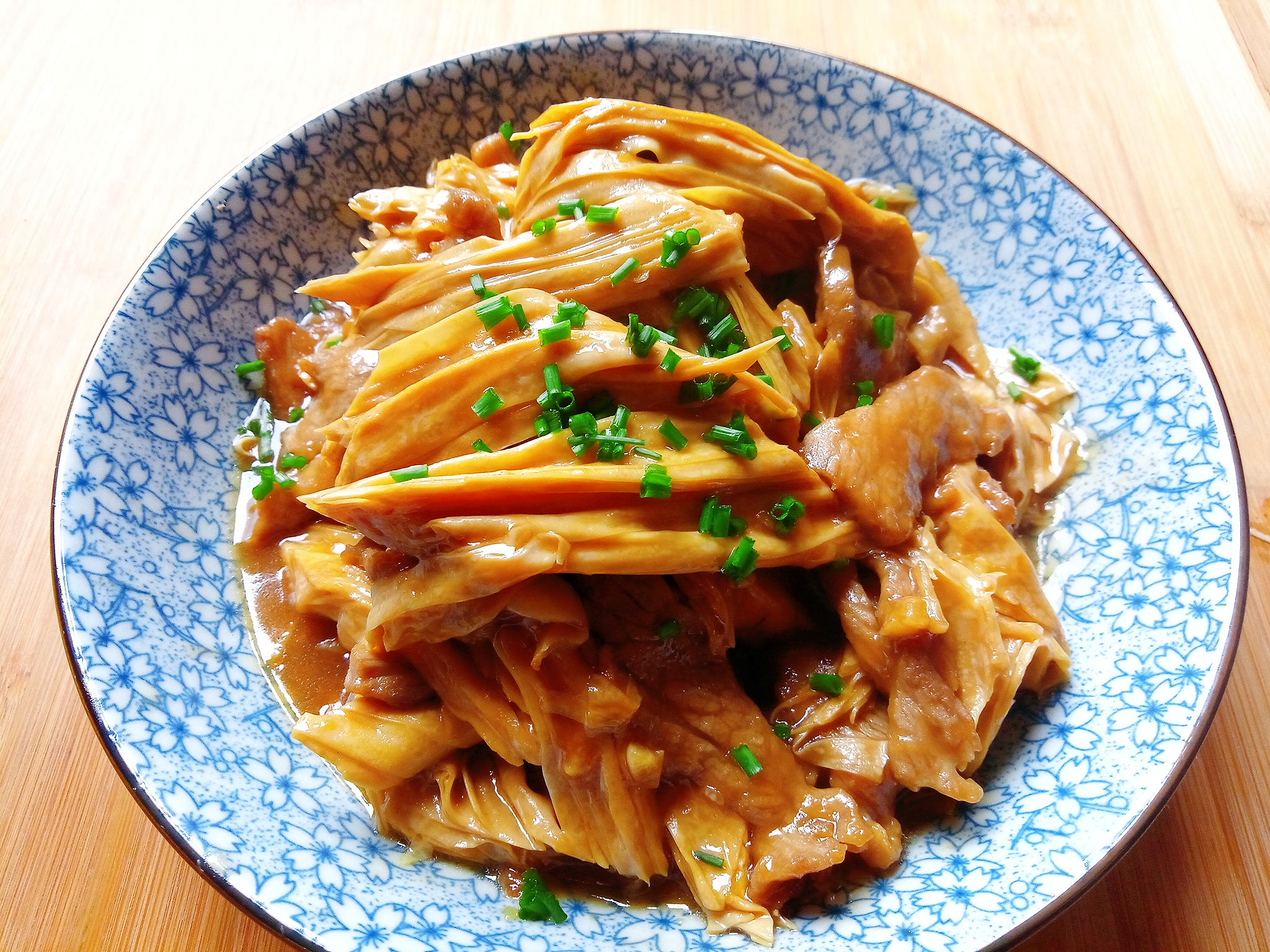 腐竹炒肉片这样做才好吃,鲜香q弹,简单易做超下饭