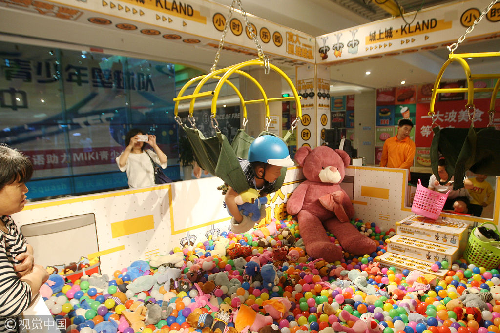 重庆现真人版抓娃娃机 抓到多少娃娃带回家