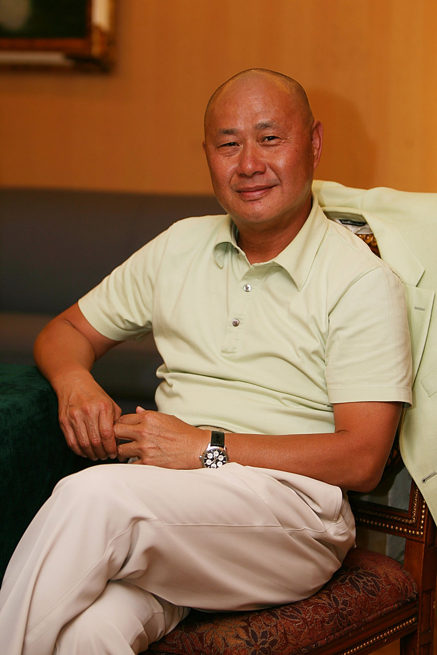 大碗##李成儒#  《大腕》中的这一幕确实令人印象深刻.