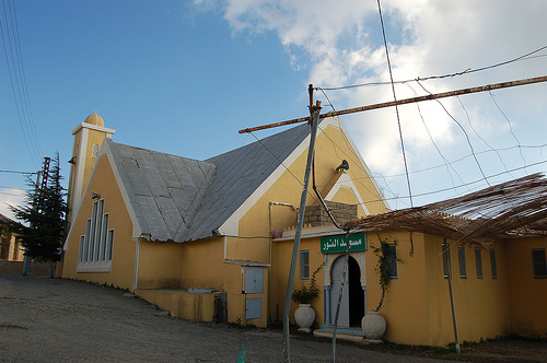 奥兰港是阿尔及利亚第二大港,港宽水深,奥兰凭借地理优势的发展与欧洲