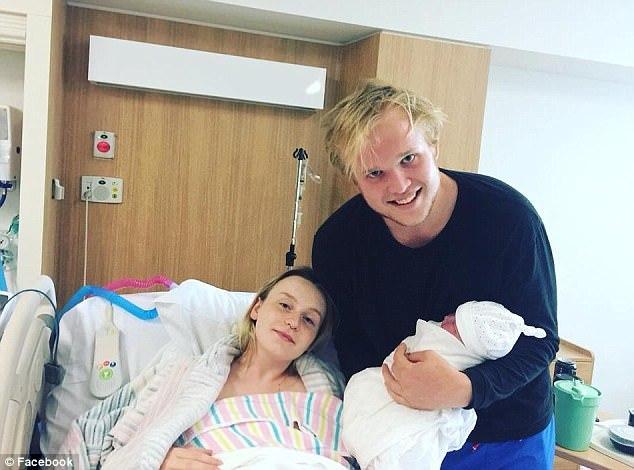 13岁小情侣偷尝禁果,怀孕后坚持生下孩子,如今又生二胎