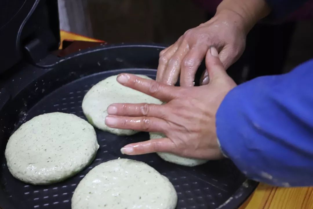 尝一口春天的味道!大别山软萩粑,馋死城里娃!