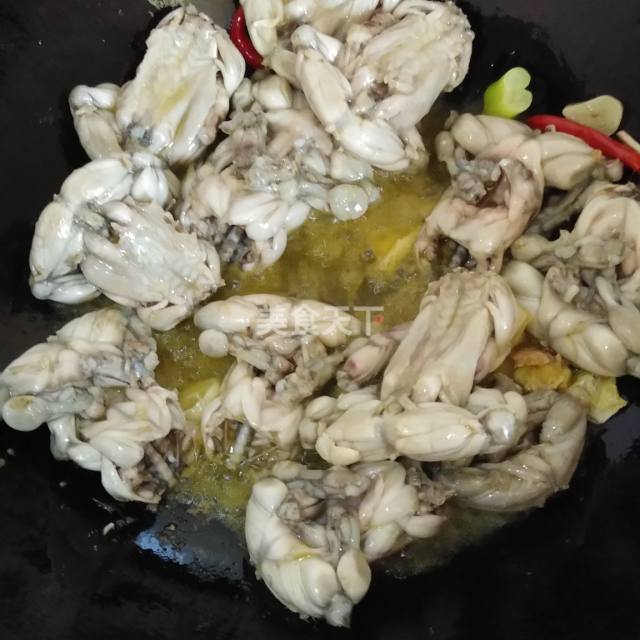 天鹅肉难吃,但蛤蟆肉好吃啊!肉质细嫩鲜美,值得一试