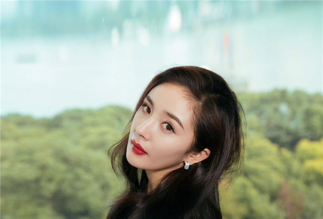 杨幂手办在日本出售,服装造型有些辣眼睛,却遭日本宅男哄抢