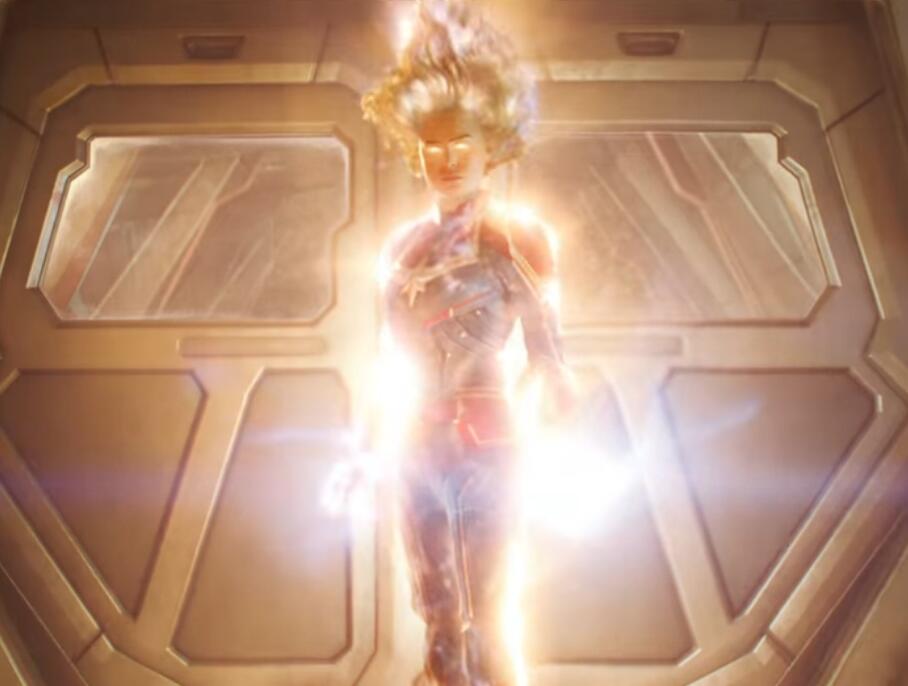 《惊奇队长》的新预告来了,变身过程超帅,她根本是超级赛亚人吧