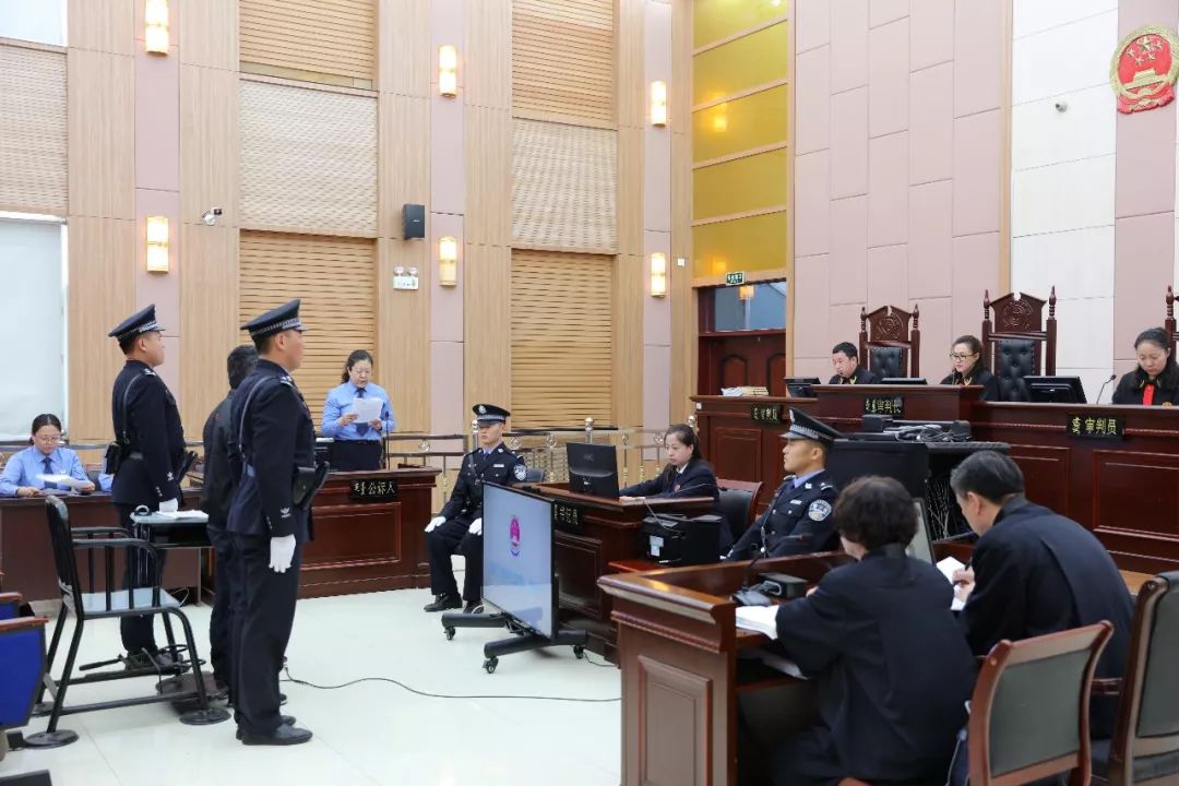 一原副旗长挪用公款,受贿一案开庭审理