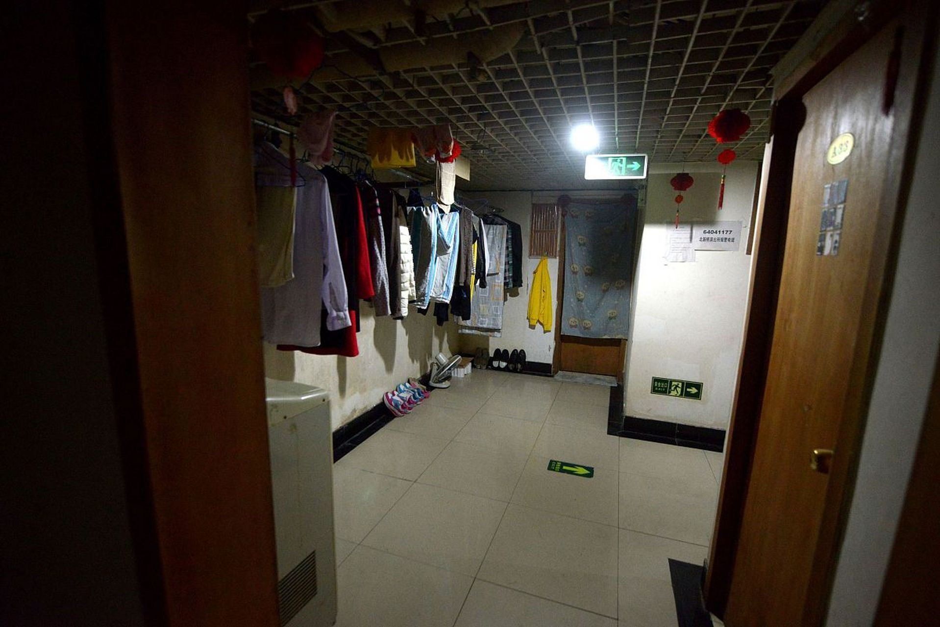 北漂硕士存款仅剩百元,送外卖住地下室,坚持不后悔 陈涛(化名)是四川