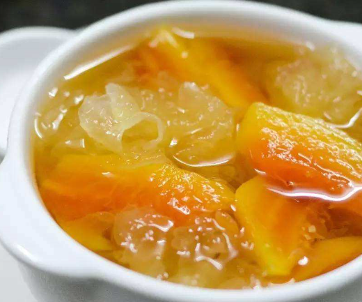 一组冰糖炖木瓜的美食照片,你喜欢吗?