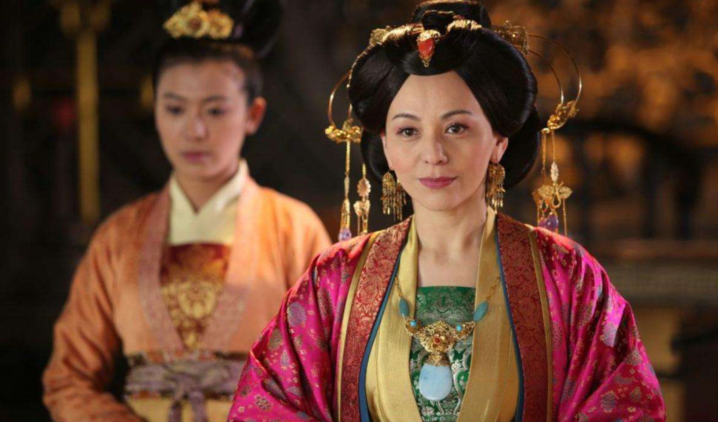 无宠妃子被遣送回家,因半路嫁给一名乞丐,摇身一变成为开国皇后