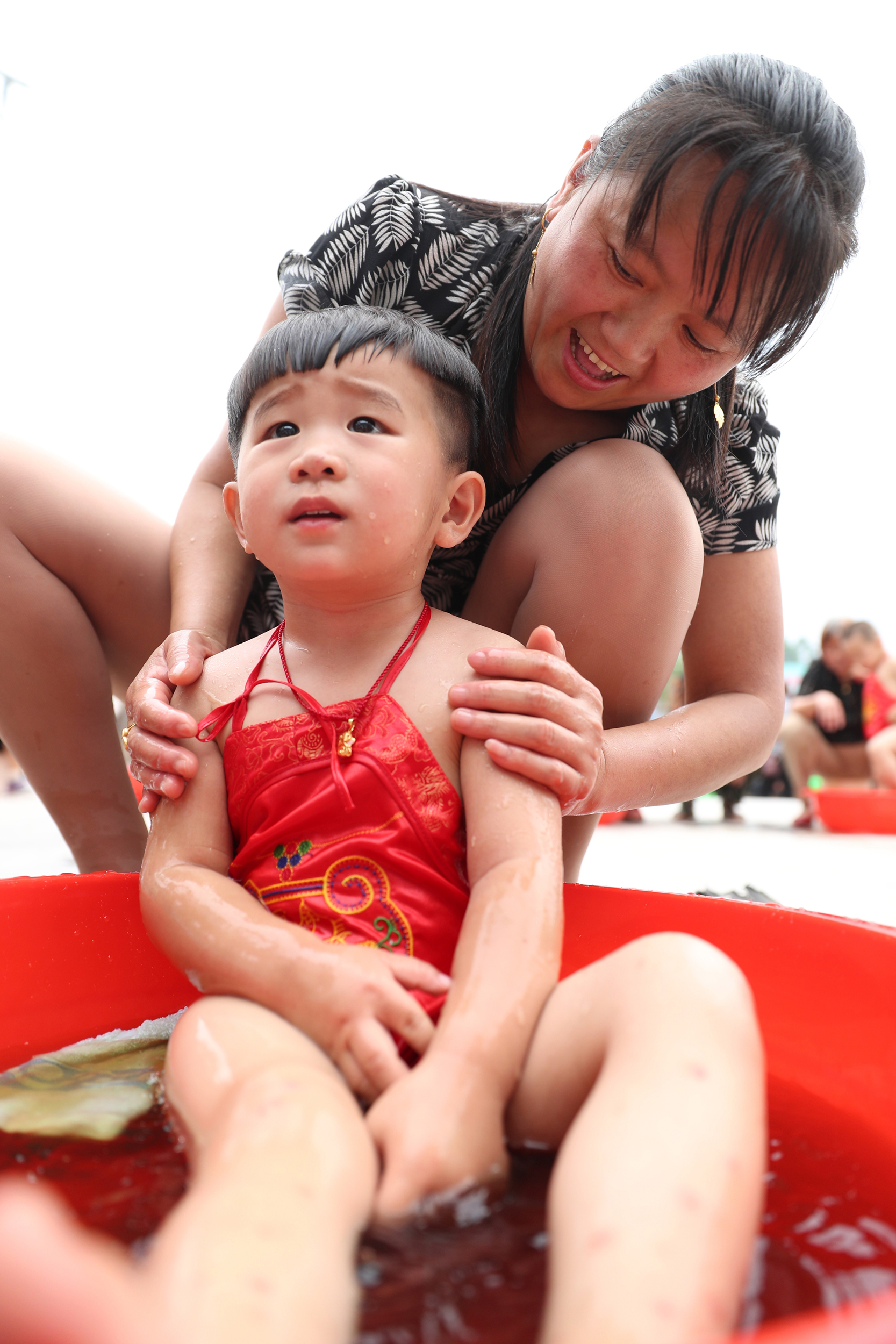 艾叶水洗澡迎端午(2)