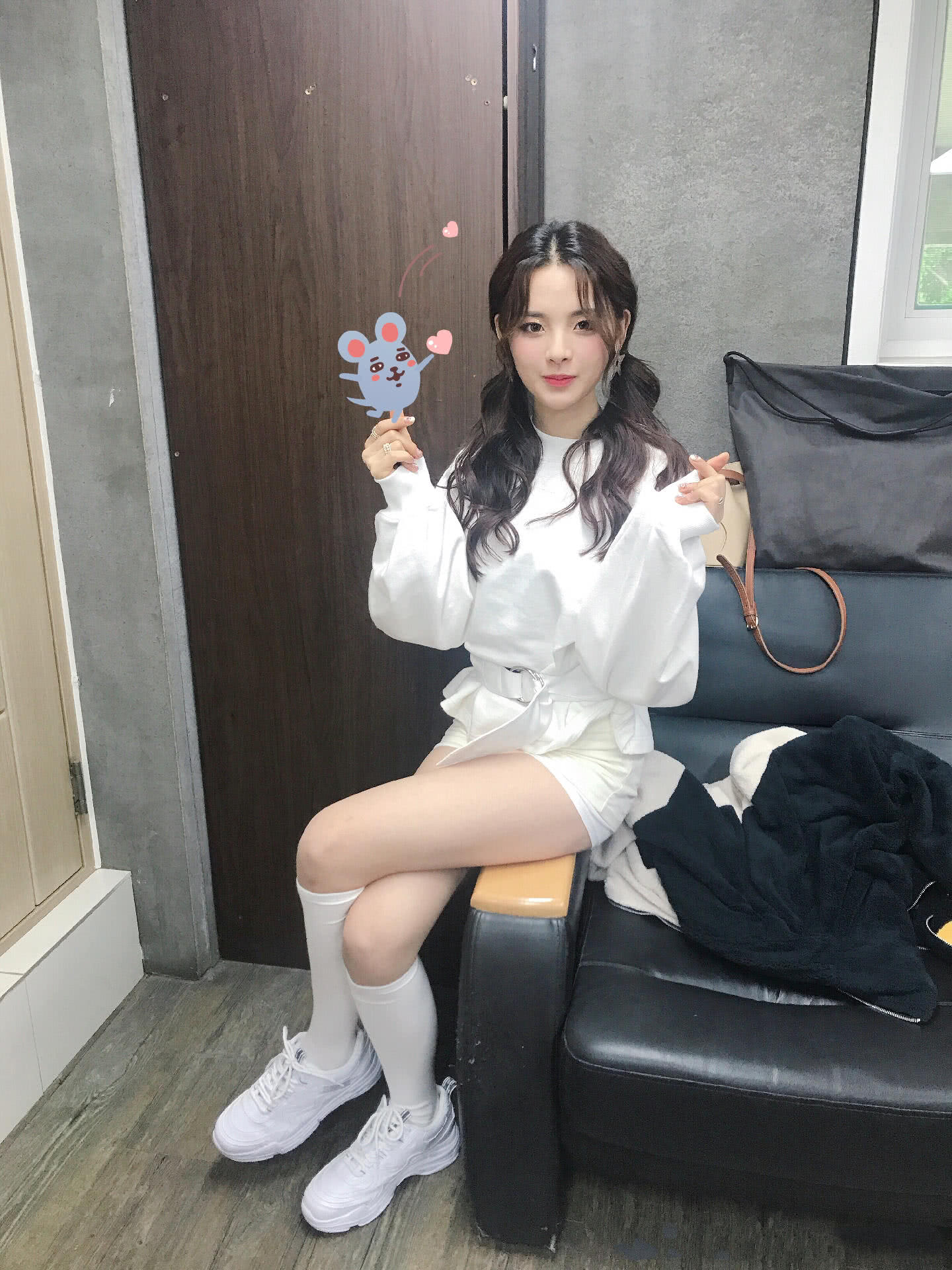 杨超越的"少女过膝袜"火了,穿上如同漫画里的猫系女主,美绝了