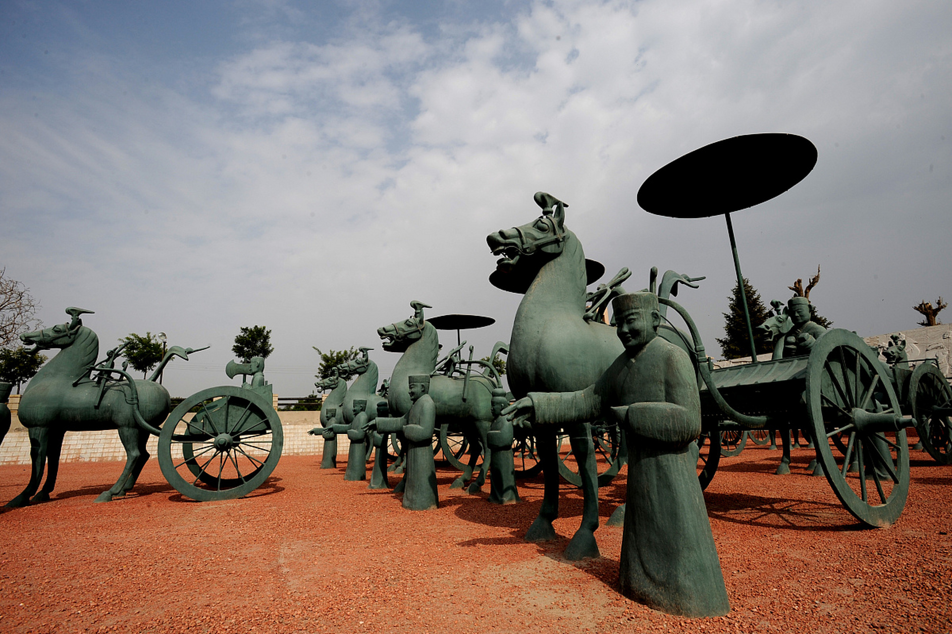 甘肃武威雷台景区 雷台景区是一处国家aaaa级旅游景区,位于武威市中心