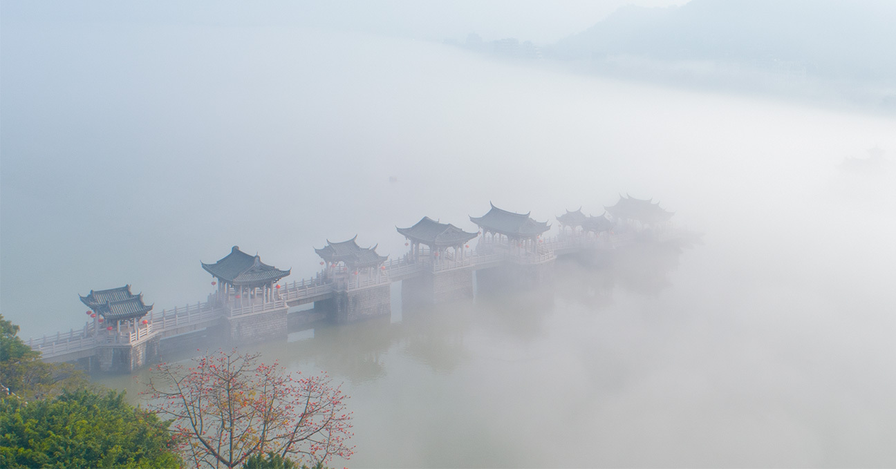 雾锁广济桥 俯瞰如仙境