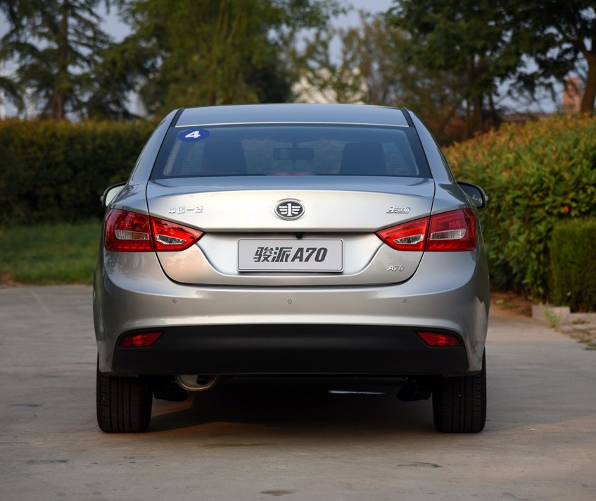 一汽推出的紧凑型车,骏派a70自动豪华版,指导价6.48万元起!