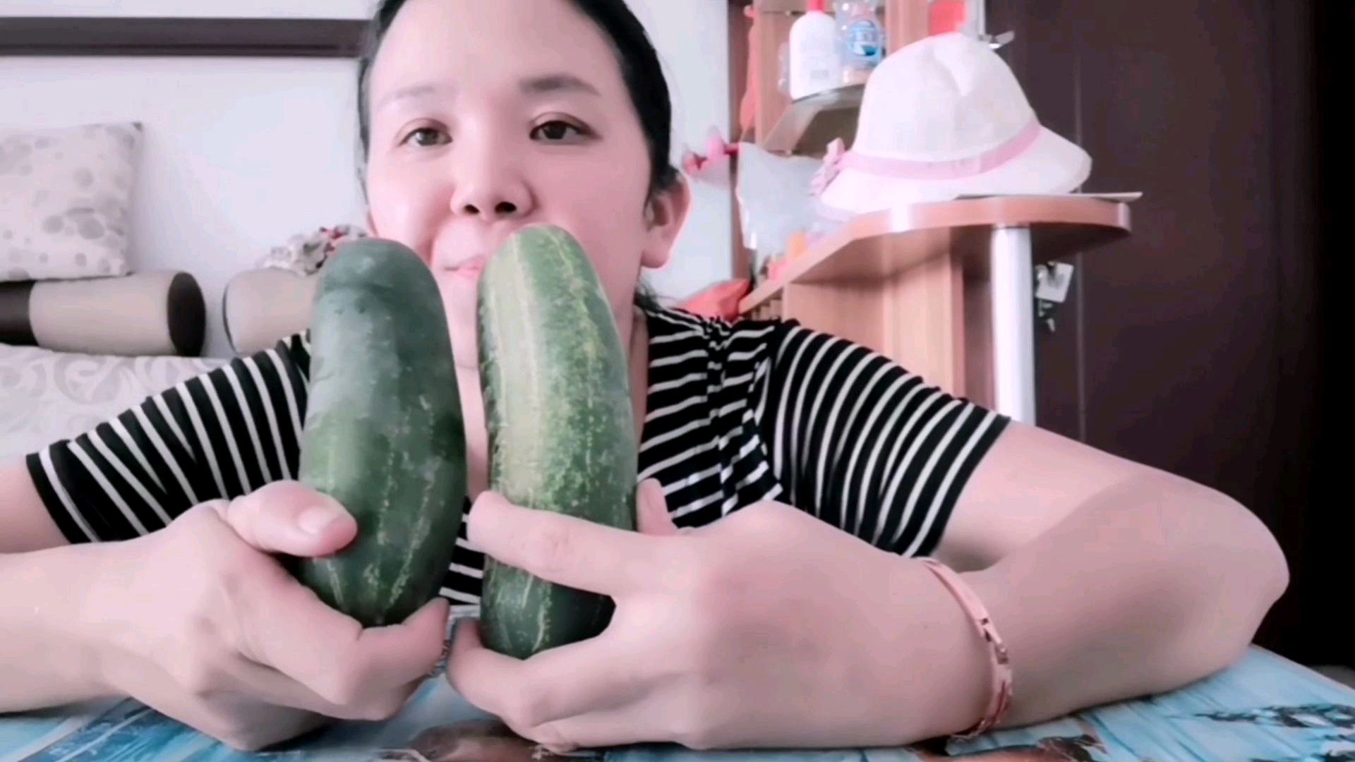 黄瓜炒火腿肠的做法