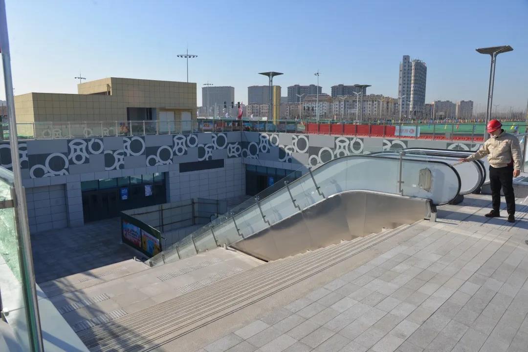 潍坊站南站房"蓄势待飞"