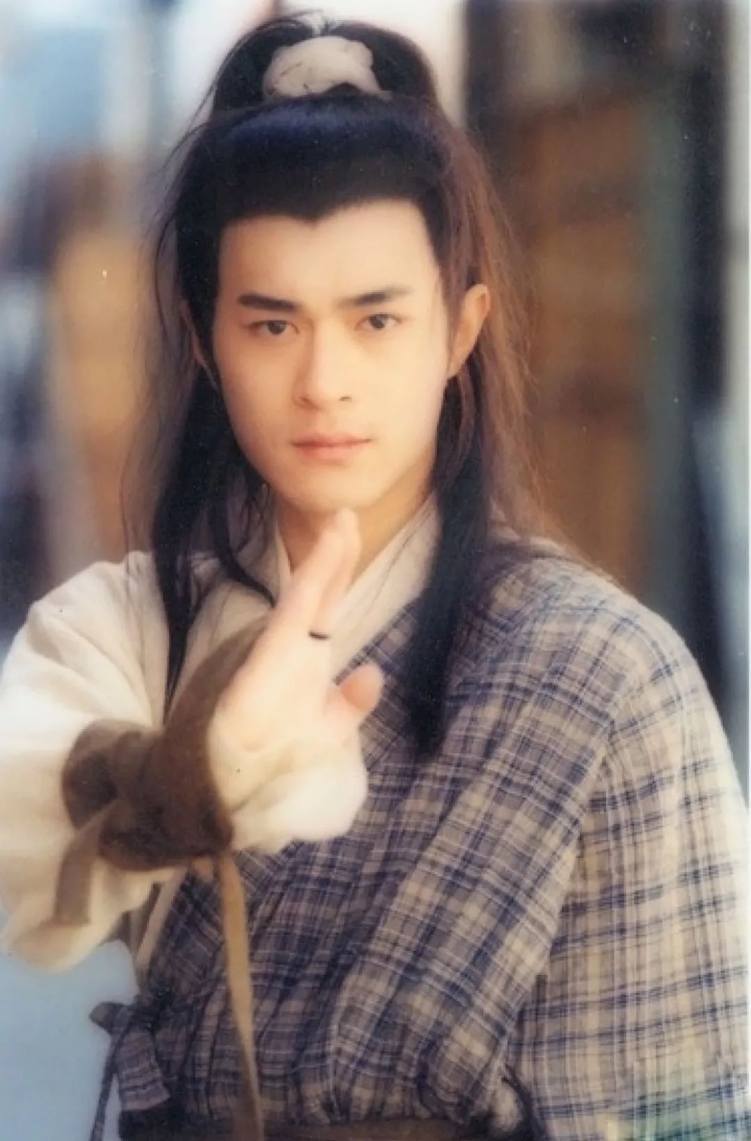 他是杨过收的唯一徒弟,自创门派,武功极高,江湖名望远高于杨过