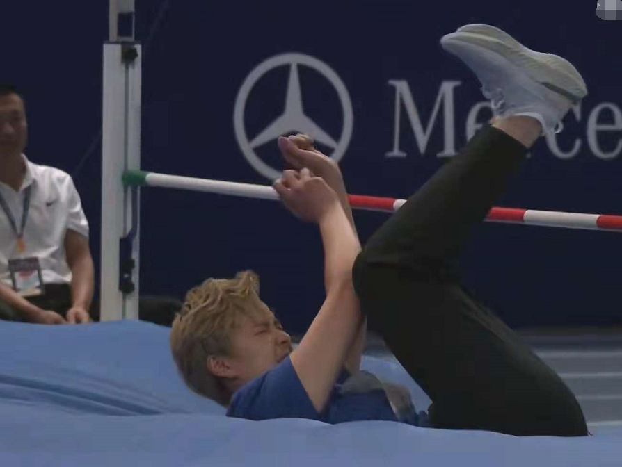 火箭少女跳高落地姿势:sunnee帅气,大娟可爱,杨超越像天仙下凡