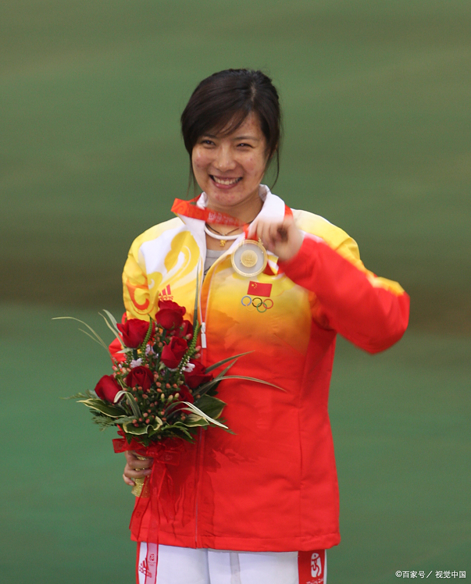 杜丽是中国射击队的传奇人物,曾在2004年雅典奥运会和2008年北京奥运