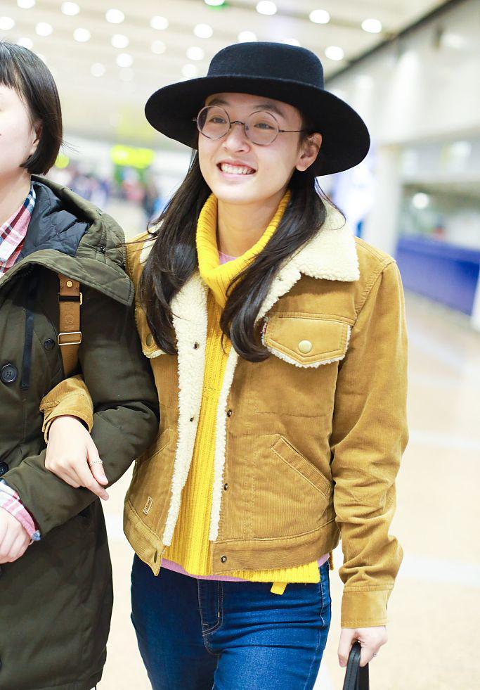 2019年4月2日,北京,吴倩现身机场.