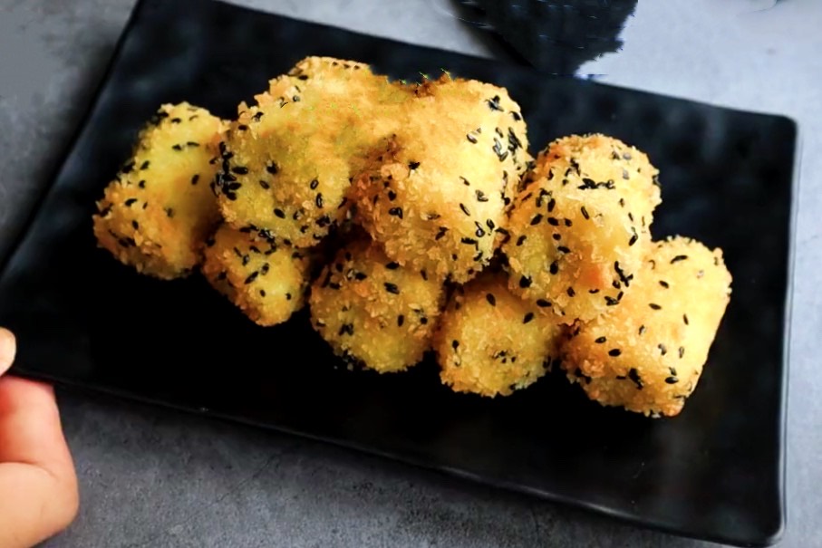 脆皮香蕉酥,新年宴客的甜点,简单几步,在家也能做,便宜又好吃