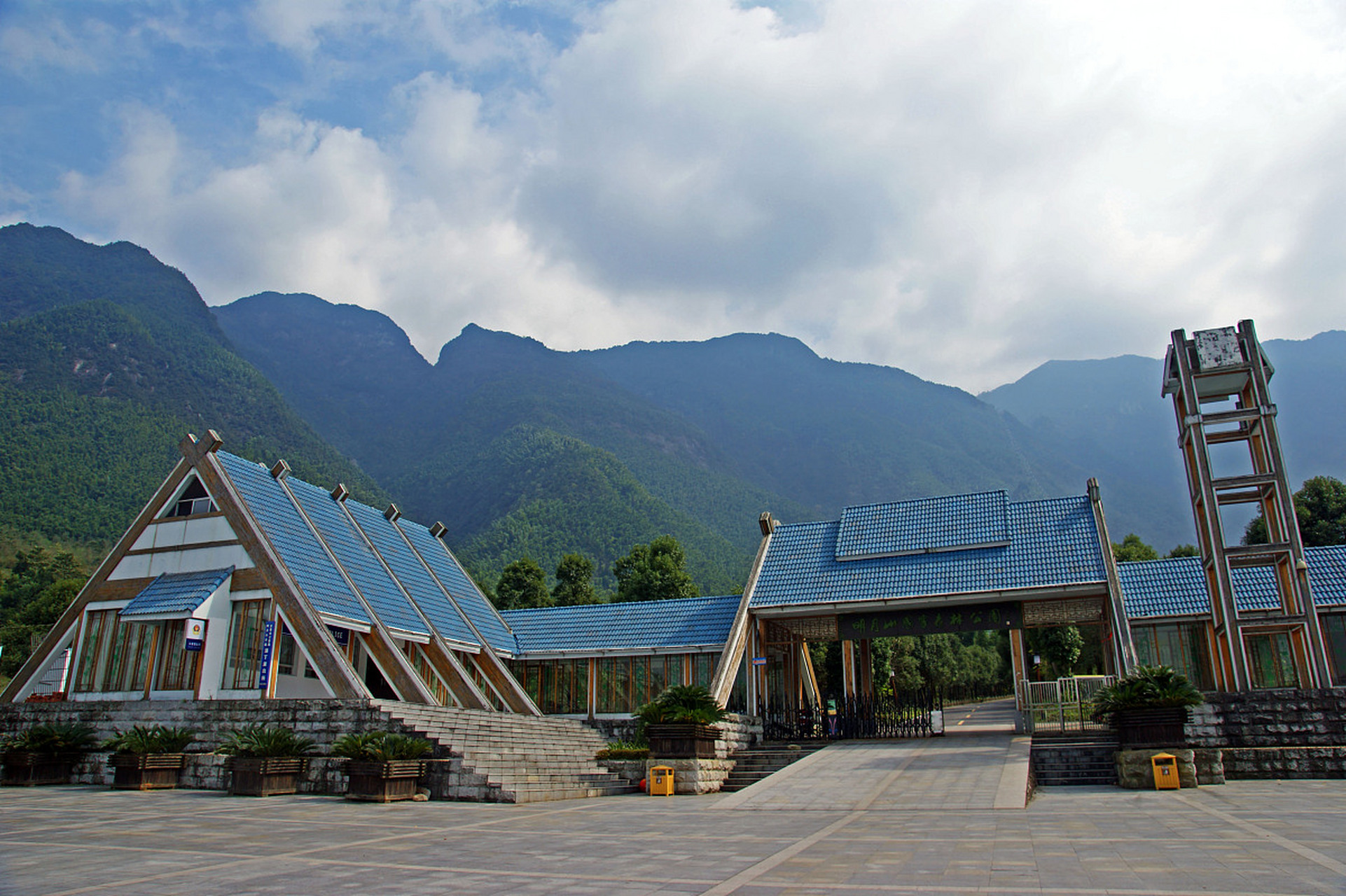 旅游目的地——明月山,它是江西省宜春市的一座5a级山岳型风景名胜区
