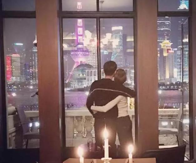 参观张翰如今住的豪宅,客厅很多名贵模型,赚的钱都拿去买玩具了