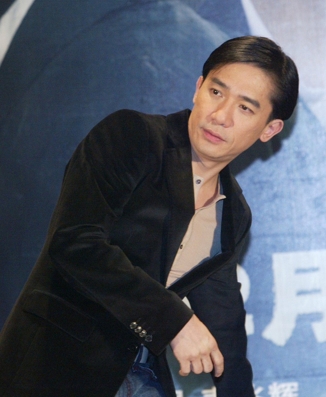 【梁朝伟】他是影帝,他是演技派,他的眼神是情感的海洋.