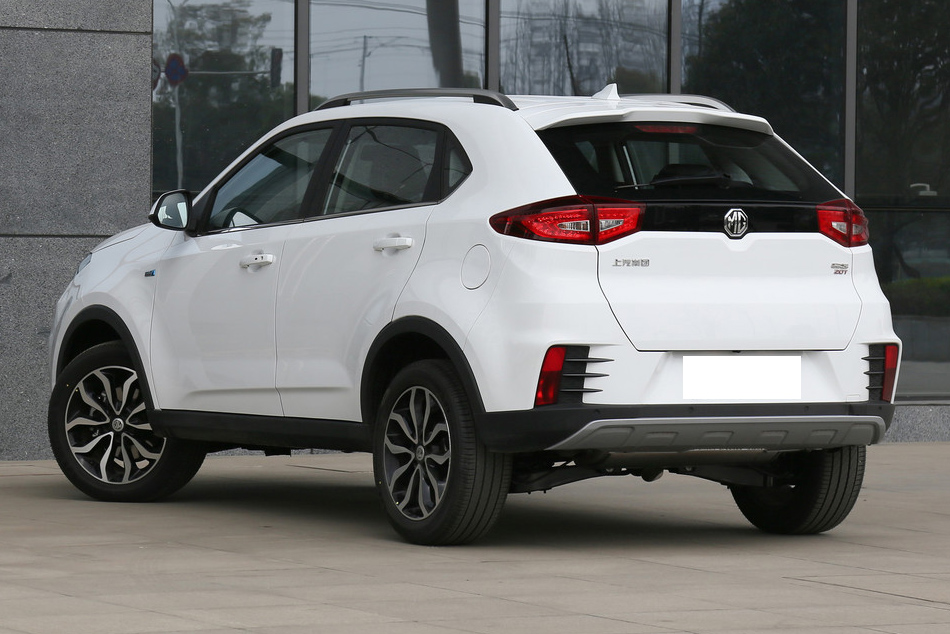 名爵gs外观时尚动感,内饰富有豪华感,指导价为9.88万起