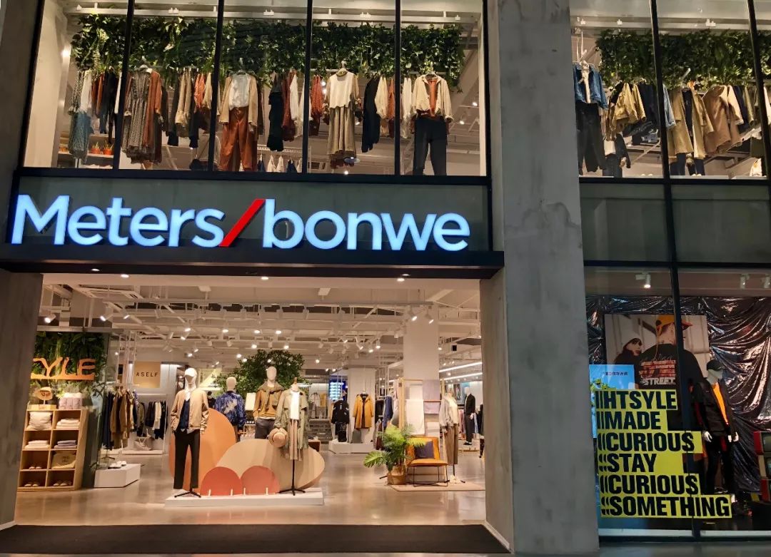 gigi hadid在lanvin首秀大胆造型引热议;江南布衣上半