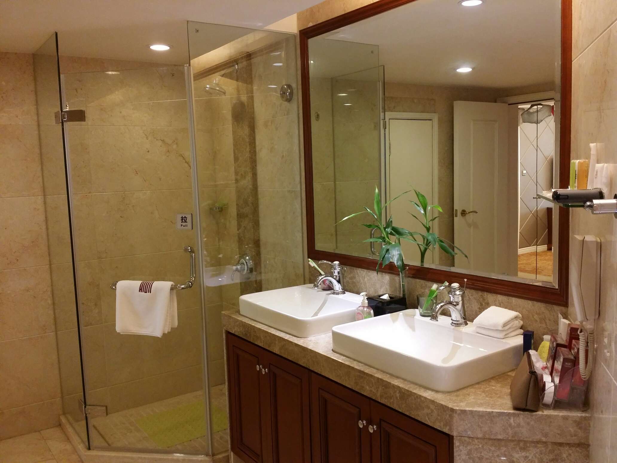 为何酒店里的卫生间大多都是透明的?酒店服务员偷偷告诉你答案