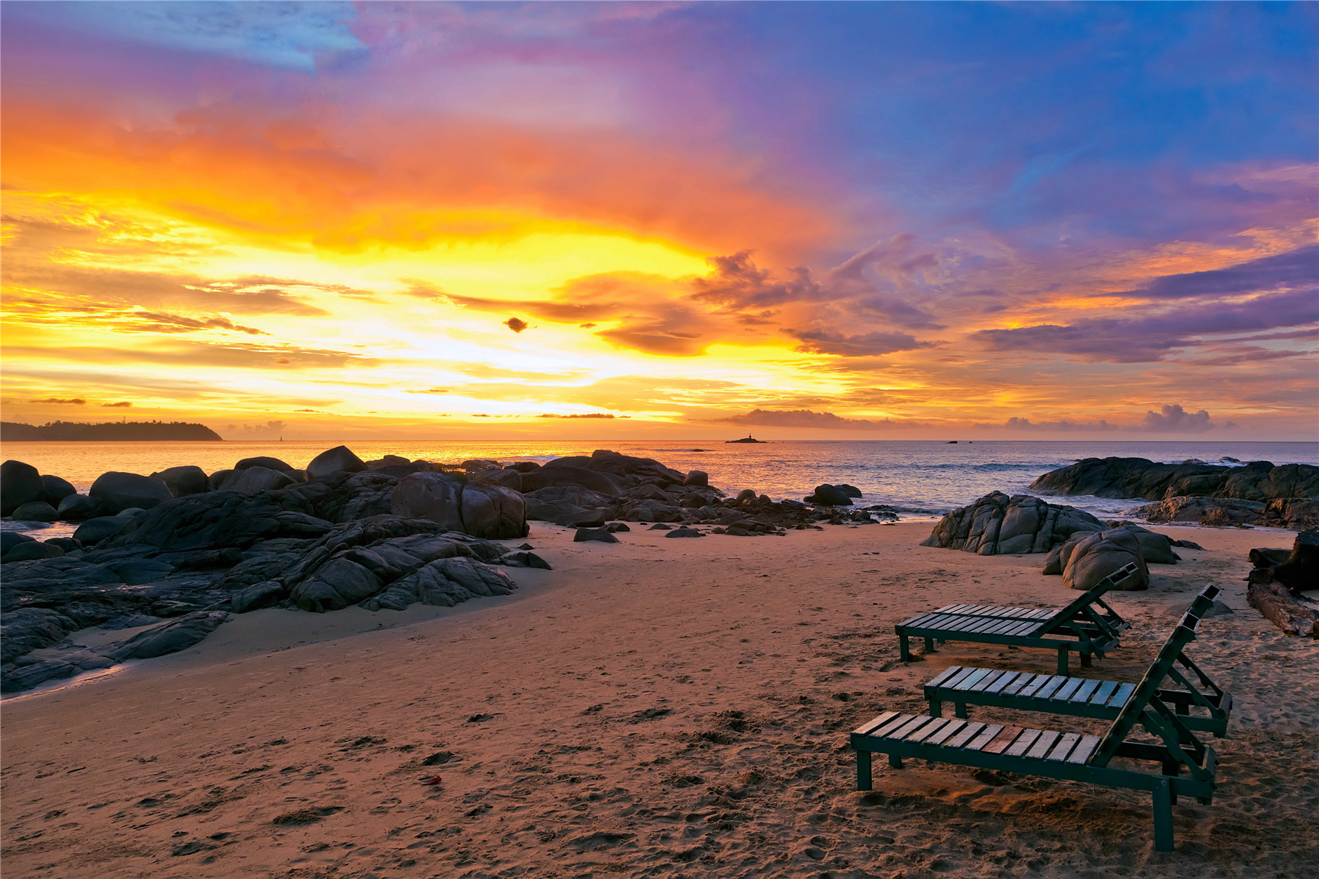 海景的美丽让人陶醉,令人想去海边看看,想去体验一下