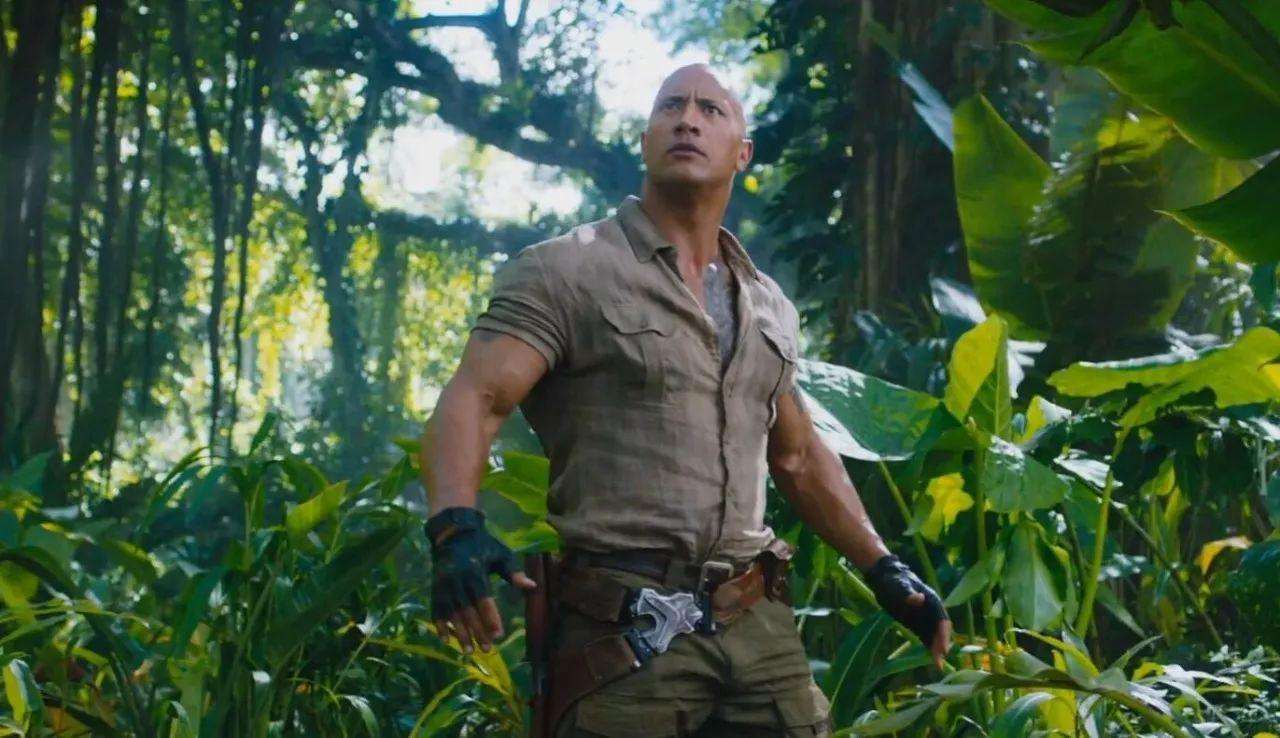 肌肉猛男"巨石强森",因年轻时这个遗憾,得以成就事业巅峰