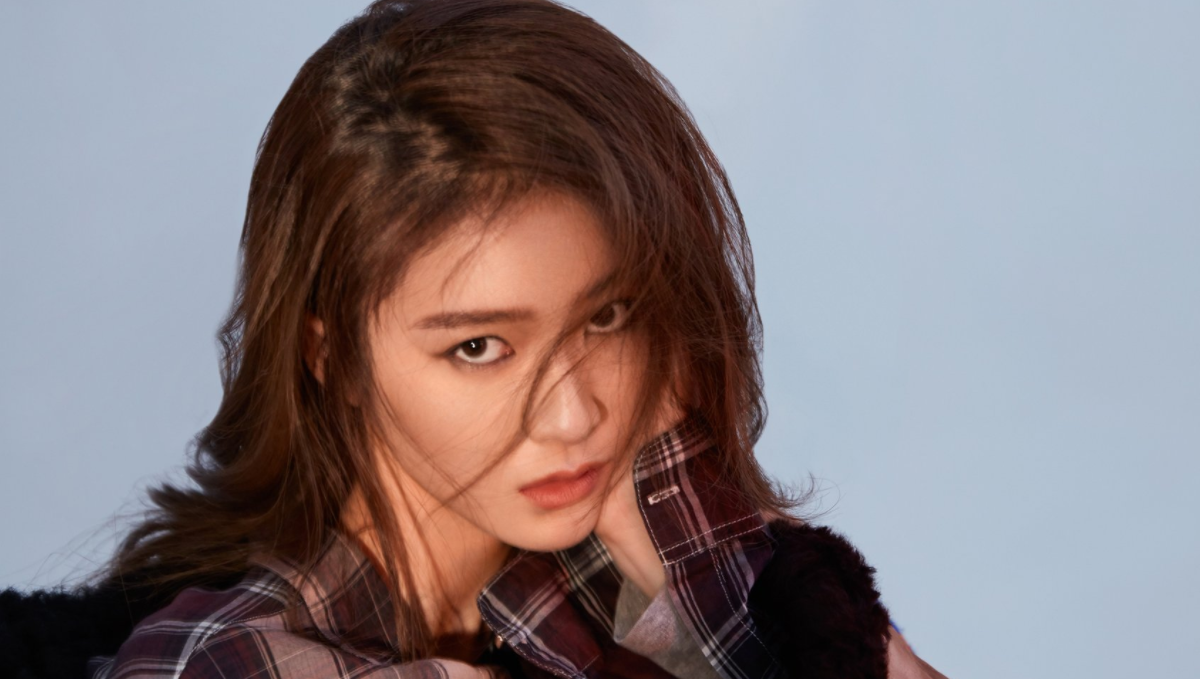 小女孩李玩的青春期成长,因为她所处的特殊家庭环境而格外挠心,触动了