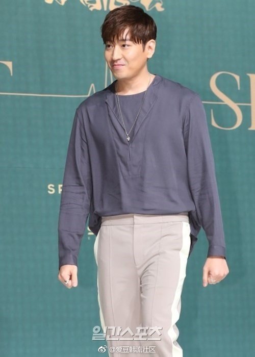 [星闻]文晸赫eric 电视剧《香水》最终决定不出演