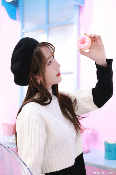 8月10日推出的o2o概念女子演唱组合,由赖美云,蒋申,许诗茵,秦瑜,林慧