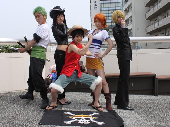 海贼王cos,网友:巴托,你能不能先别抠鼻孔了?在拍照呢!