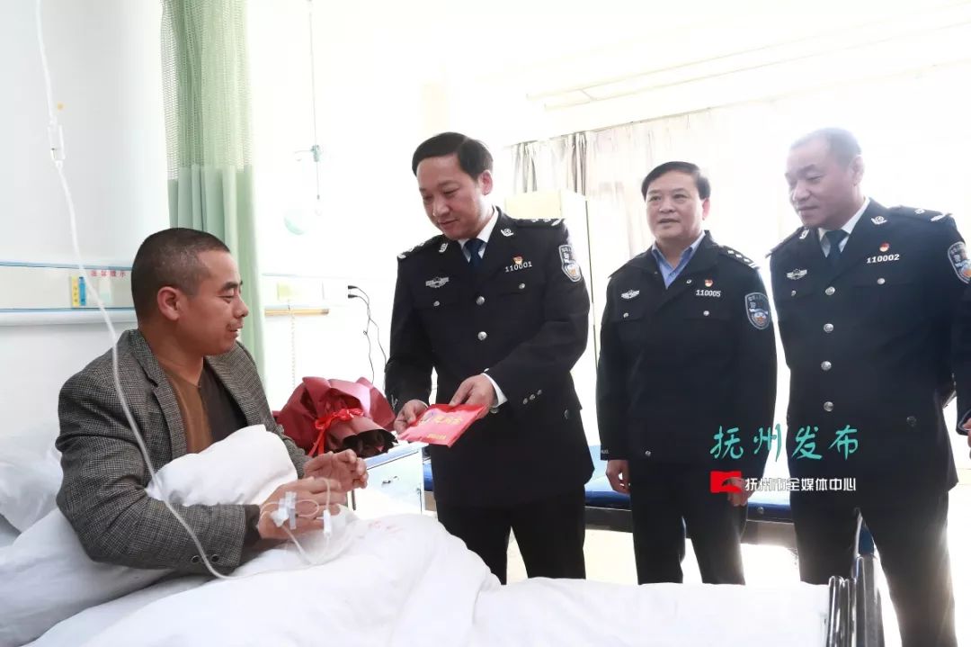 突遭多名嫌疑人暴力抗法,抚州一民警因公负伤