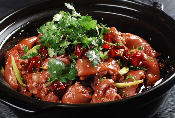 炖猪蹄时用砂锅还是高压锅?很多人用错了,难怪猪蹄不香不出胶