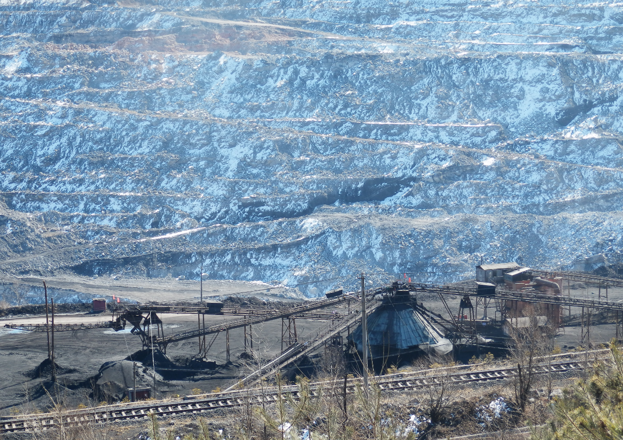 地球的伤疤:鹤岗岭北煤矿露天坑遗址