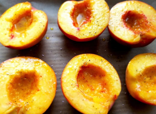 麻麻的小贺贺:烤桃子加上新鲜的黑莓,让你不再喜欢赖床!