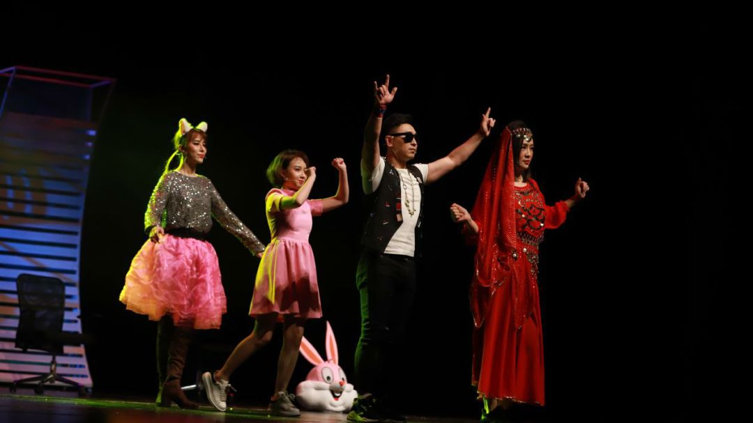 《万"视"可乐》首战告捷!爆笑主播嗨翻全场,今晚演出敬请期待!