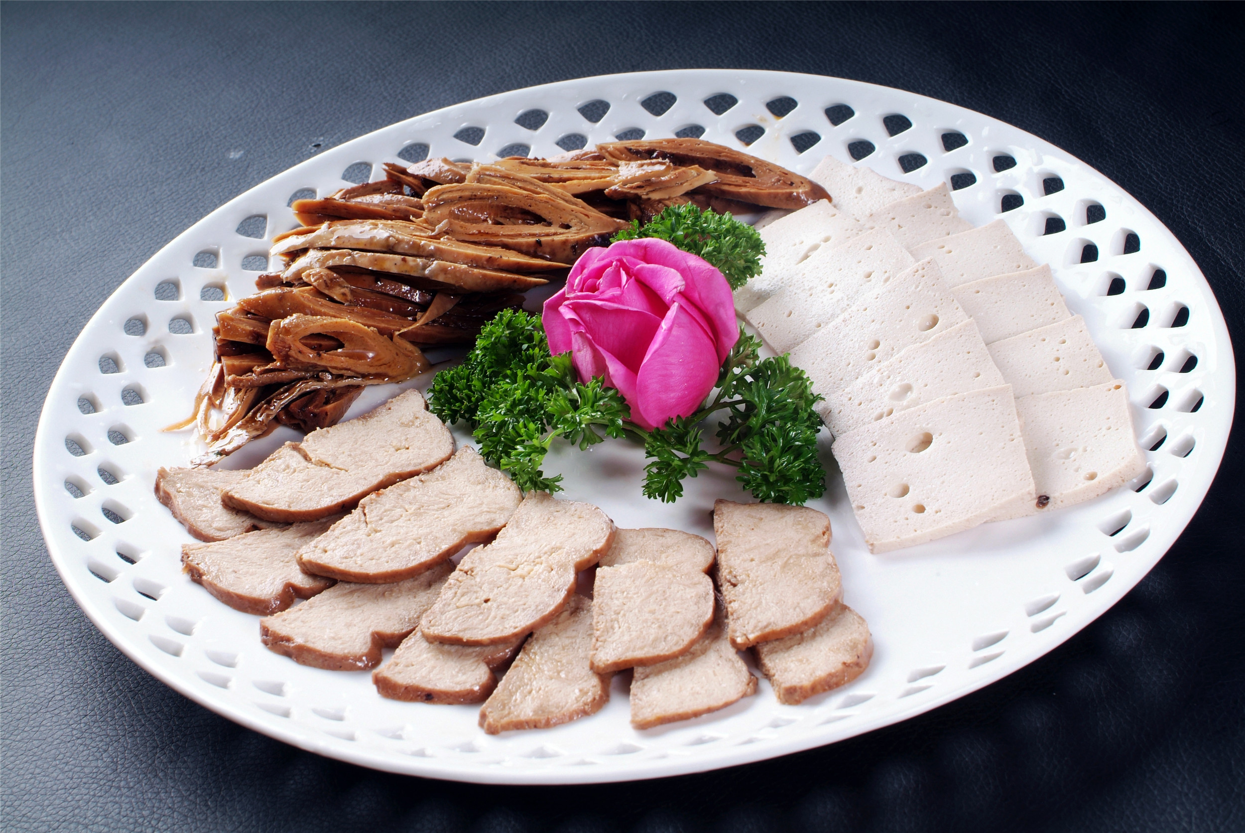 今日推荐六道菜:卤水拼盘,味道鲜美,油而不腻,健康又营养