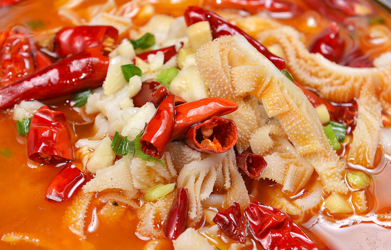 酸辣牛百叶,白,绿相间,入口脆嫩,鲜香微有酸辣!