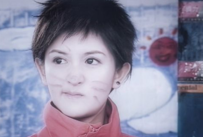 谢娜早年青涩旧照,气质娴静青春靓丽,是小仙女没错了