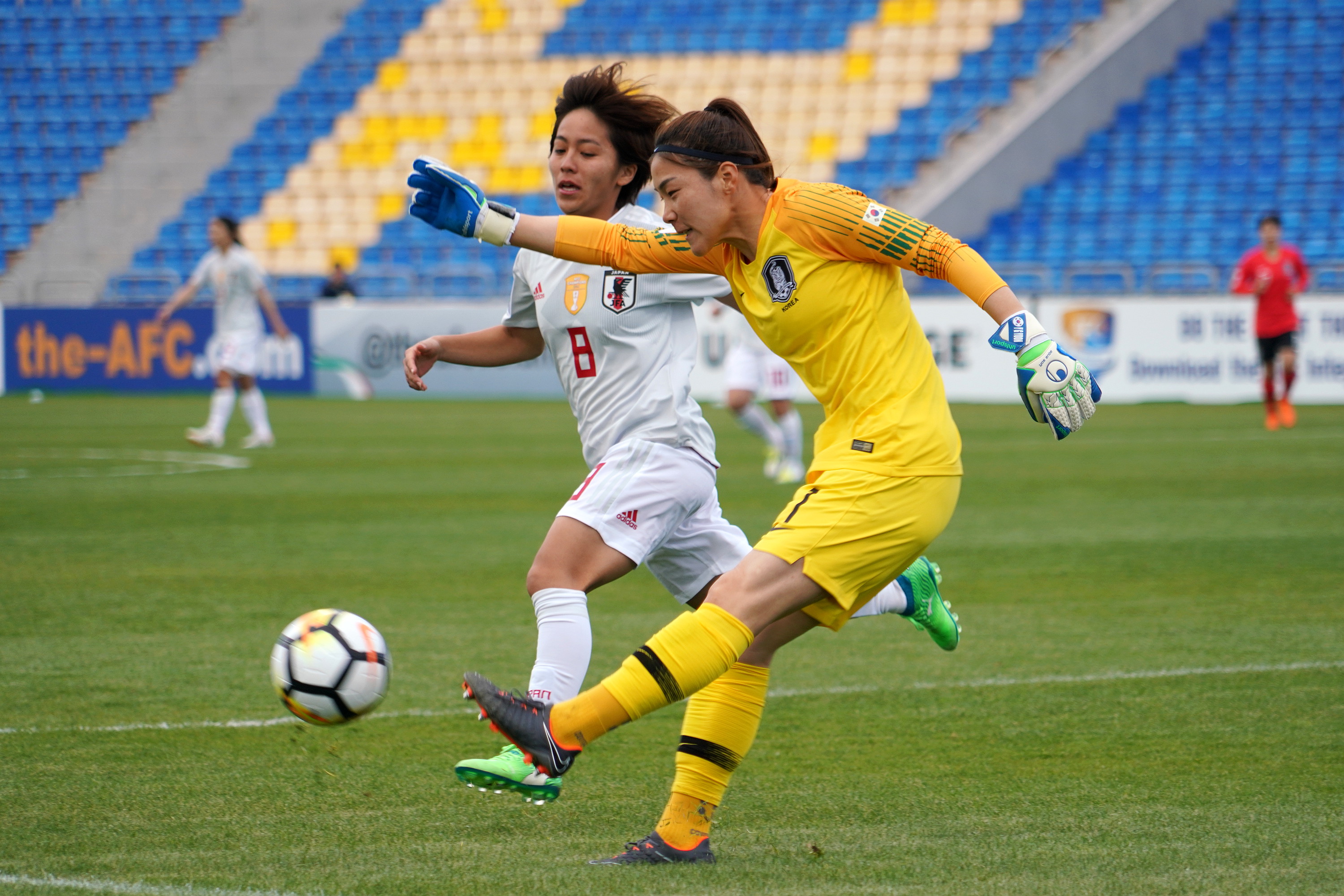 足球——女足亚洲杯:日本对阵韩国(1)