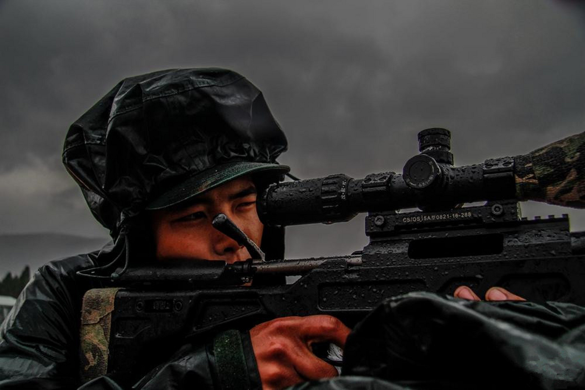 呼吸之间定生死,千米之外斩敌酋,这说的就是狙击手的作战法则.