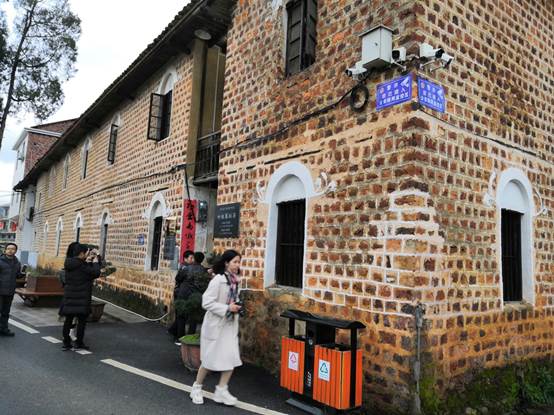 甘祖昌将军家乡沿背村发展红色经济走出一条致富路