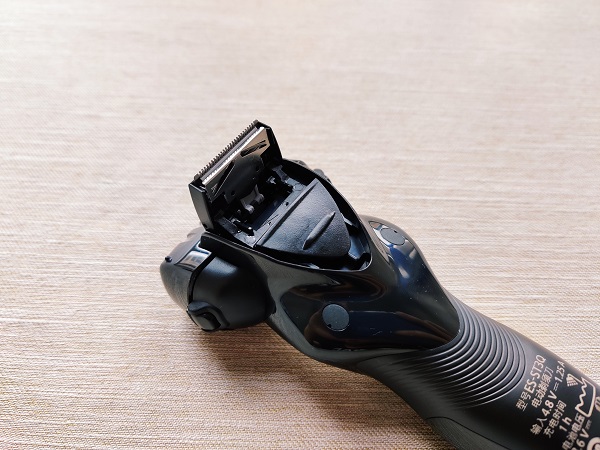 干湿双剃 全身水洗:松下磁悬浮剃须刀es-st3q测评