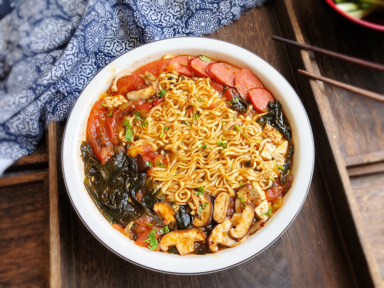 10分钟搞定爆好吃巨营养的酸汤泡面!千万不要错过的方便面吃法!